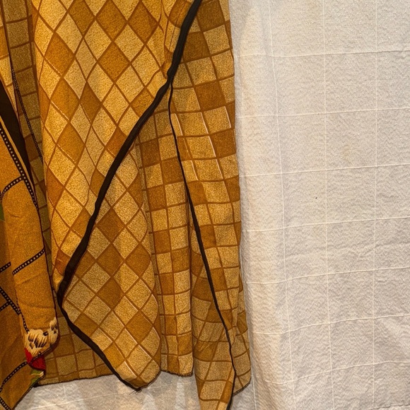 Elegant Tan Floral Women's Shawl - Picture 4 of 5